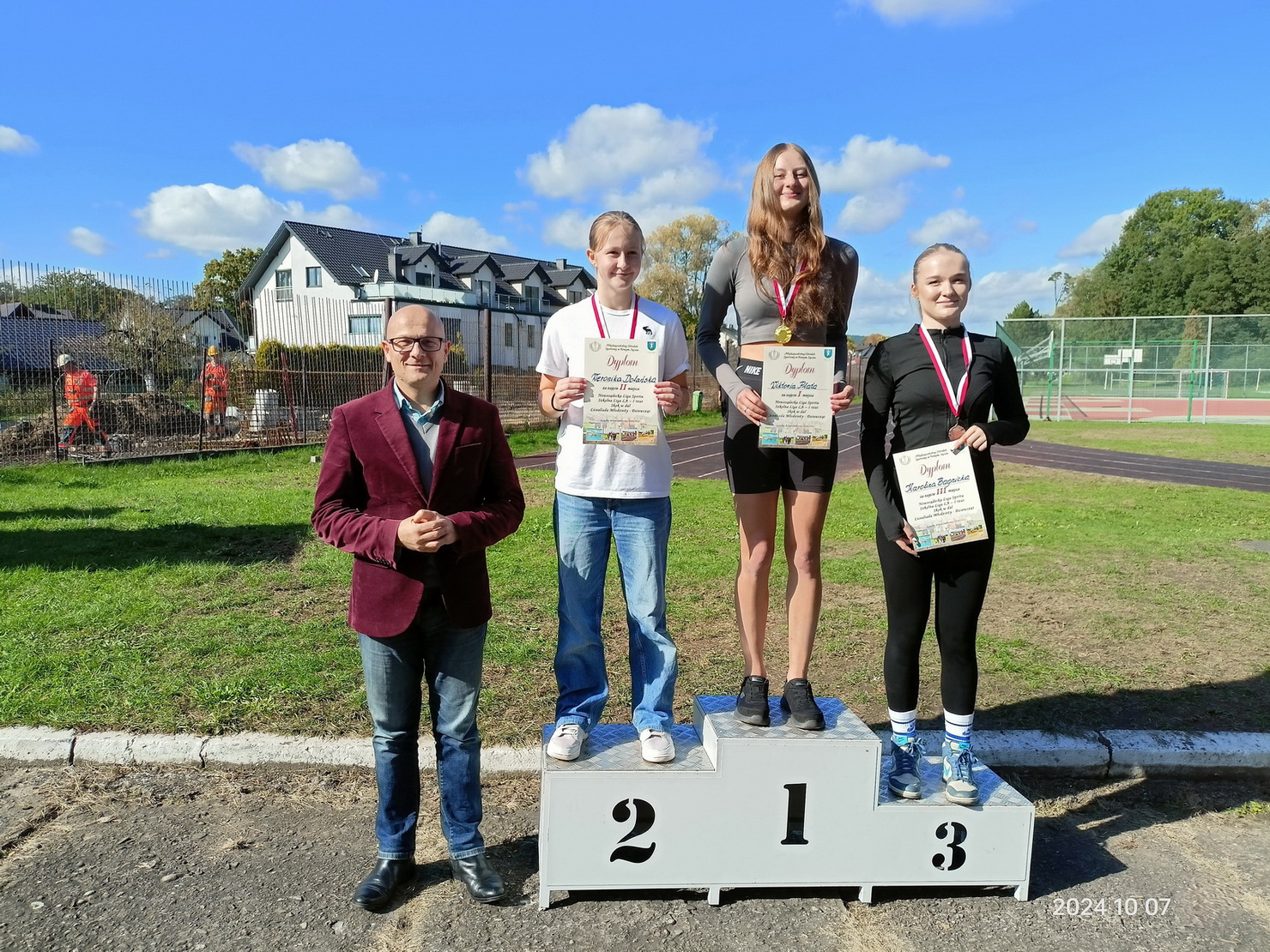 Zdjęcie LA dziewcząt 10 (6)7b9abea4-4eb1-4dca-b690-001211dd2a35.jpg w galerii Szkolna Drużynowa Liga Lekkoatletyczna dziewcząt – I rzut